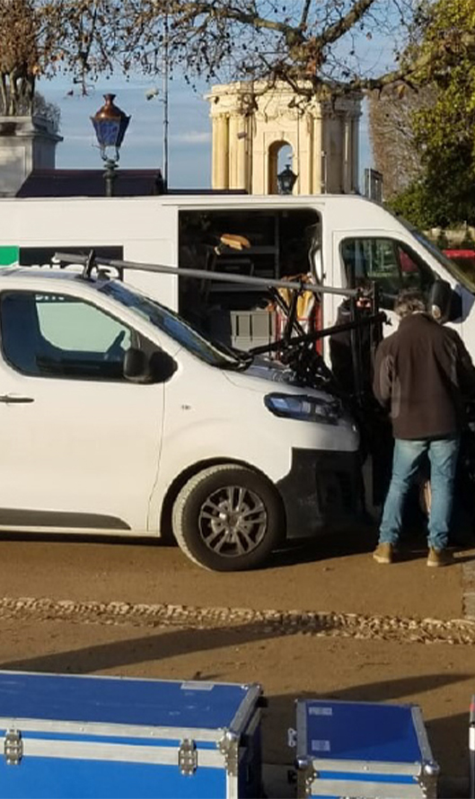 Comby Citroën Régie aménagé pour tournage vidéo : 6 places avec coffre grand volume et postes de retour vidéo radio.