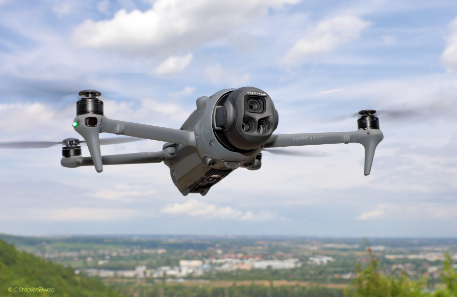 DJI Mavic 4 Pro : Drone cinéma Hasselblad 6K 100Mp 10bits pour tournage professionnel