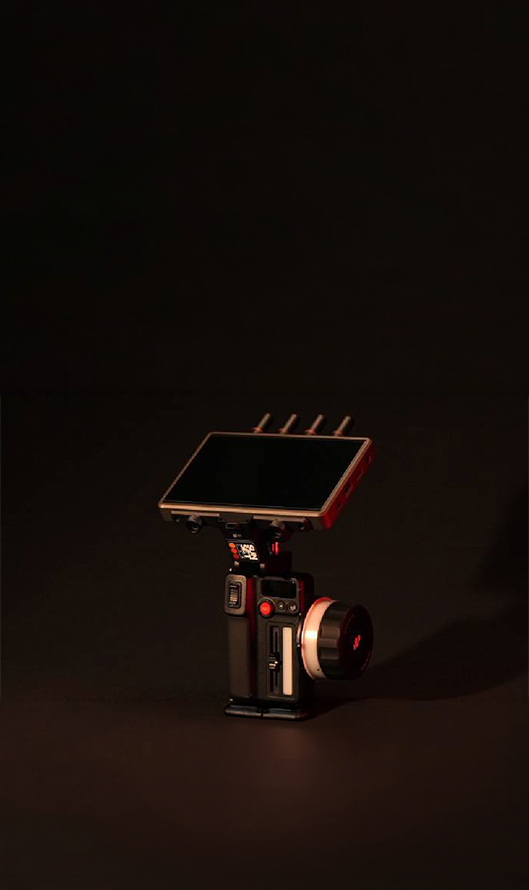 Écran de retour et commande DJI Transmission : Monitoring longue portée, configuration multi-écrans (Radio/SDI) pour réalisation et combo.