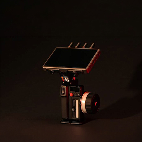 Écran de retour et commande DJI Transmission : Monitoring longue portée, configuration multi-écrans (Radio/SDI) pour réalisation et combo.