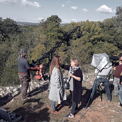 Grue télescopique électrique Powermatic Scissor pour caméra : extension 0m75 à 4m / alternative silencieuse aux Technocranes pour tournages fluides.