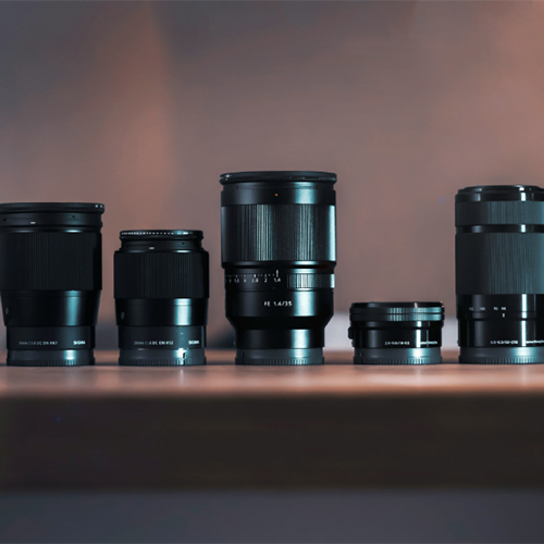 Gamme d'objectifs cinéma en location : Sigma Art, DJI, 7 Artisans et Laowa. Optiques fixes et zooms avec filtres ND/Pola inclus.