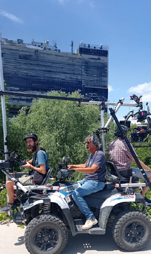 Quad électrique silencieux pour caméra (configuration 2 techniciens plus pilote) compatible bras absorbeur et Ronin 2.