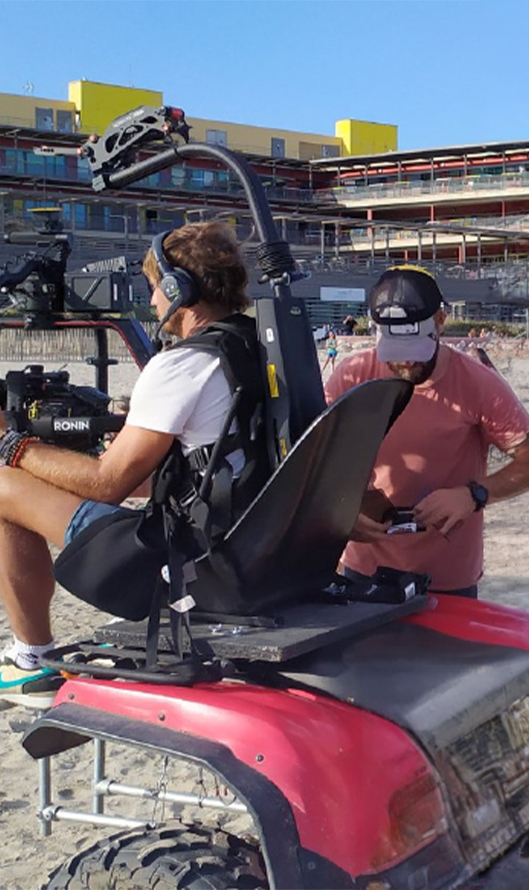 Quad thermique haute puissance pour suivi voiture, équipé Blackarm et DJI Ronin 4D avec retours vidéo au sol.