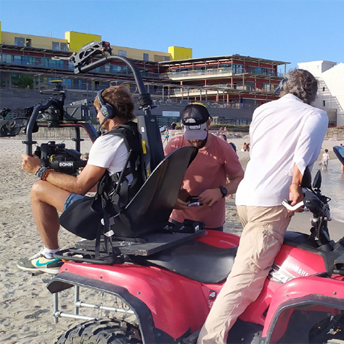 Quad thermique haute puissance pour suivi voiture, équipé Blackarm et DJI Ronin 4D avec retours vidéo au sol.