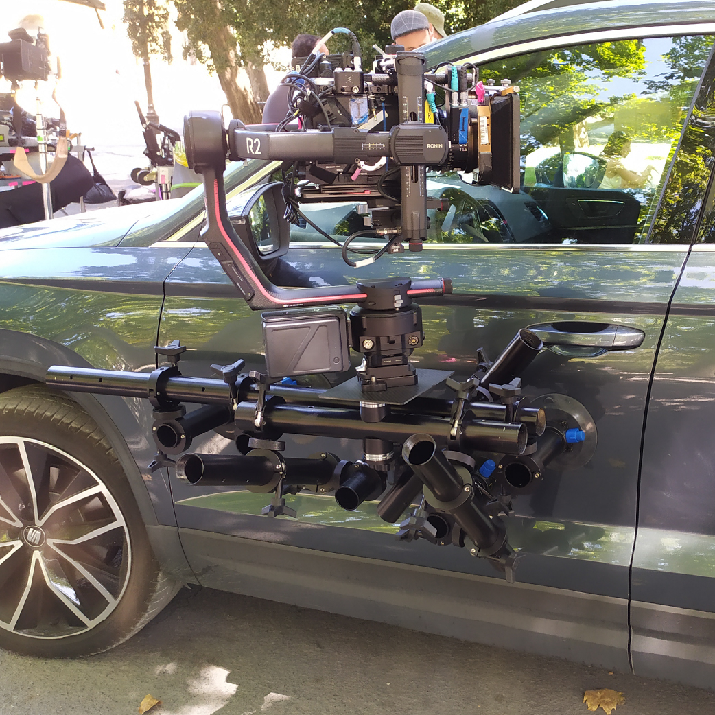 Systèmes de suivis et accroches caméra sur véhicule : Solutions modulables pour tournage cinéma professionnel