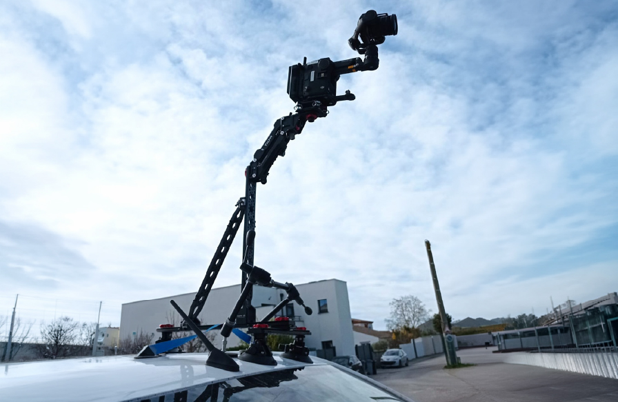 Tilta Alien : Système de montage rapide pour caméra sur véhicule avec ventouses haute résistance, bras d'absorption de chocs et fixations articulées réglables.