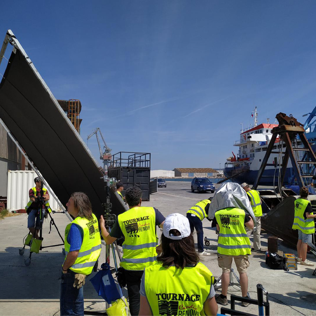 Coulisses tournage Candice Renoir au port de Sète : Équipe technique, matériel caméra et monitoring.
